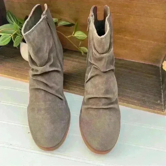 New (MSRP:$89) LEATHER DIBA Wood Wedge Heel Suede Slouch Style Booties - Sz 8.5 - Picture 13 of 15